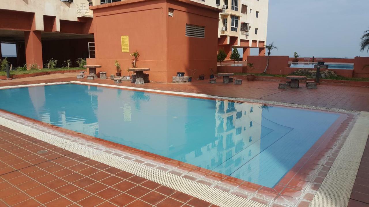 קוטה בארו Prestige Pelangi Riverside'S Home מראה חיצוני תמונה